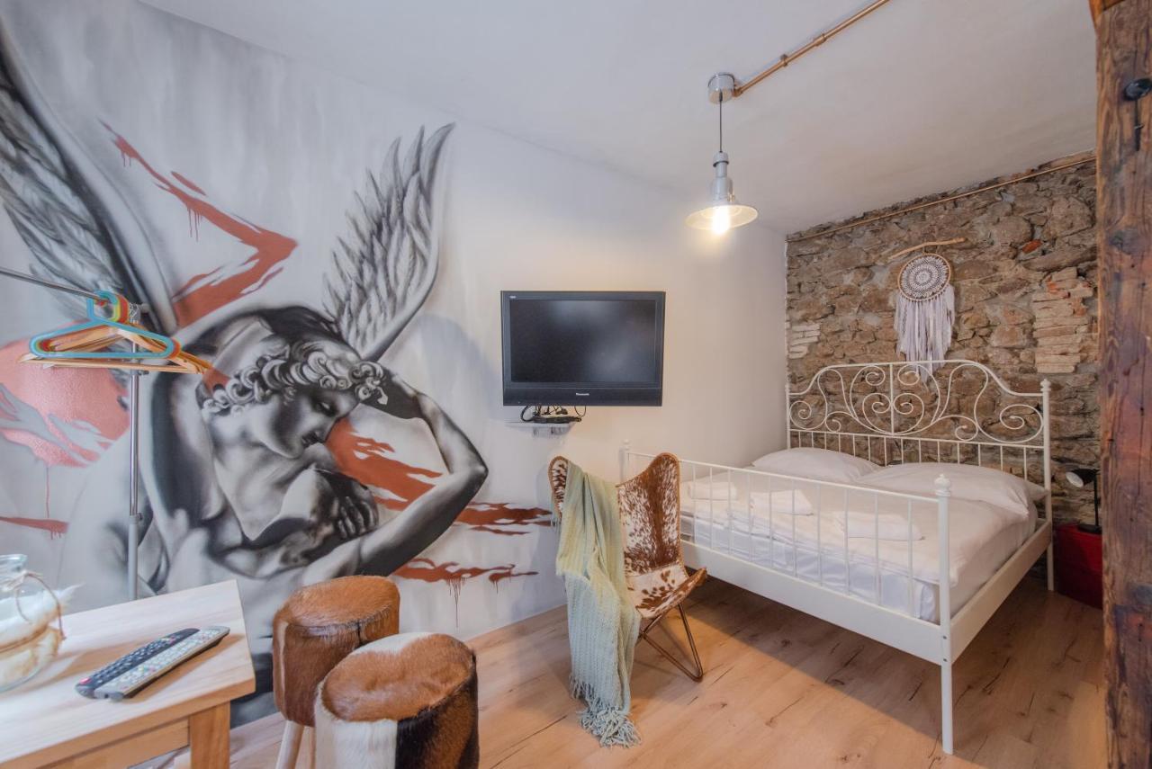 Accommodation At The Zeus Apartment Bratislava Esterno foto